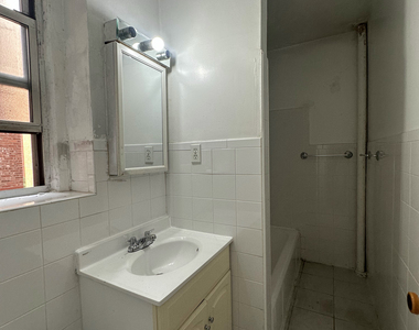 88-10 Whitney Avenue - Photo Thumbnail 3