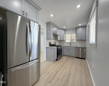 3502 Nyeland Avenue - Photo Thumbnail 3