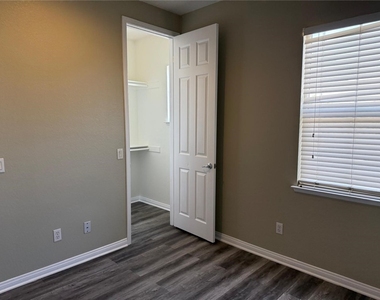 1742 Edmon Way - Photo Thumbnail 13