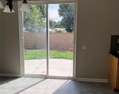 1742 Edmon Way - Photo Thumbnail 5