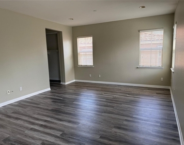 1742 Edmon Way - Photo Thumbnail 10