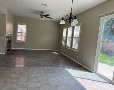 1742 Edmon Way - Photo Thumbnail 3