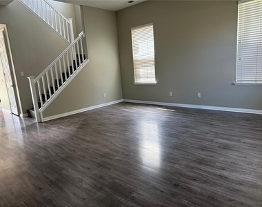 1742 Edmon Way - Photo Thumbnail 7