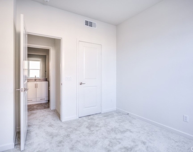 15812 Caterpillar Dr - Photo Thumbnail 19