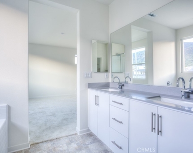 15812 Caterpillar Dr - Photo Thumbnail 32