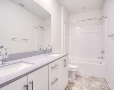 15812 Caterpillar Dr - Photo Thumbnail 44