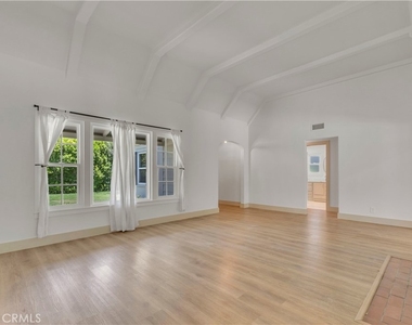 11944 Hesby Street - Photo Thumbnail 5