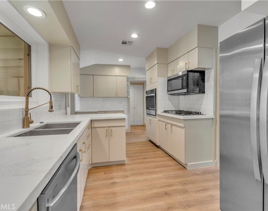11944 Hesby Street - Photo Thumbnail 12