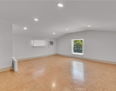 11944 Hesby Street - Photo Thumbnail 40