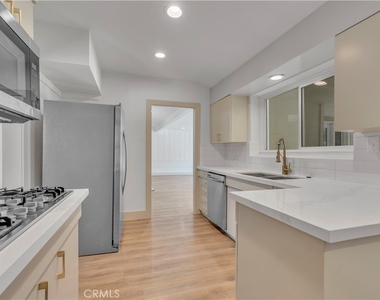 11944 Hesby Street - Photo Thumbnail 15