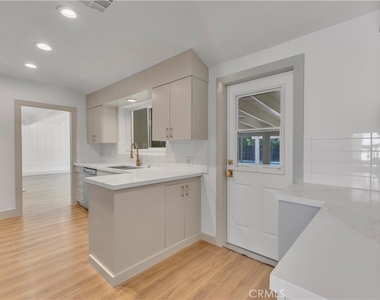 11944 Hesby Street - Photo Thumbnail 14