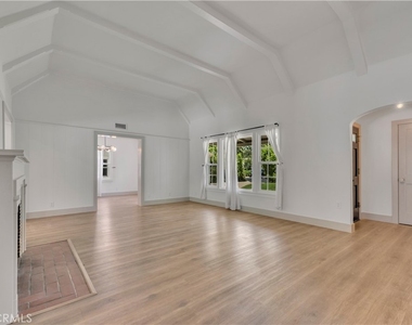 11944 Hesby Street - Photo Thumbnail 4
