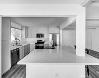 5840 Coldwater Canyon Ave - Photo Thumbnail 12