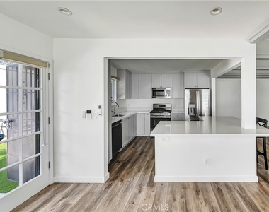 5840 Coldwater Canyon Ave - Photo Thumbnail 13