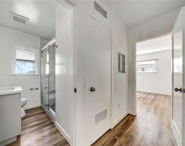 5840 Coldwater Canyon Ave - Photo Thumbnail 15