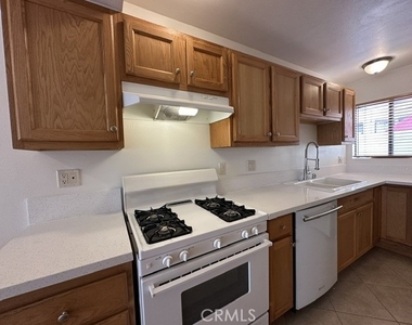 22865 Del Valle - Photo Thumbnail 8