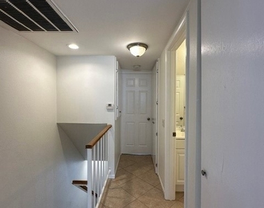22865 Del Valle - Photo Thumbnail 17