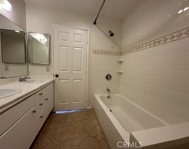 22865 Del Valle - Photo Thumbnail 25