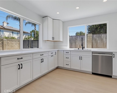 8738 1/2 Paso Robles - Photo Thumbnail 2