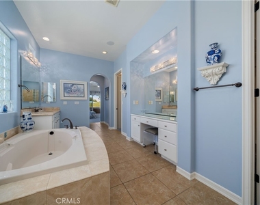 138 Royal Saint Georges Way - Photo Thumbnail 41