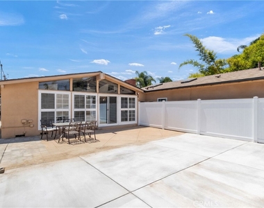 16433 Kingsbury Street - Photo Thumbnail 25