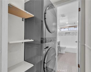 16433 Kingsbury Street - Photo Thumbnail 19