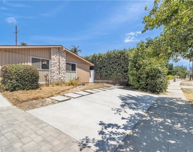 16433 Kingsbury Street - Photo Thumbnail 1
