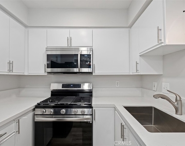 801 Pine Avenue - Photo Thumbnail 4