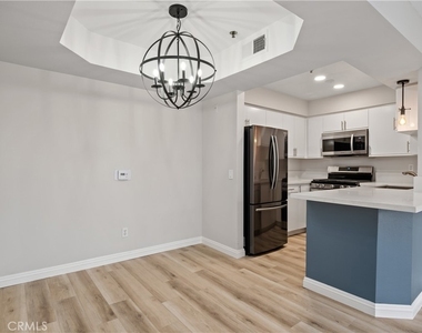 801 Pine Avenue - Photo Thumbnail 5