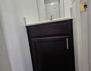 22027 Hawaiian Avenue - Photo Thumbnail 7