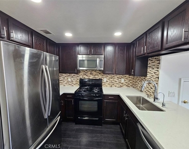 22027 Hawaiian Avenue - Photo Thumbnail 10