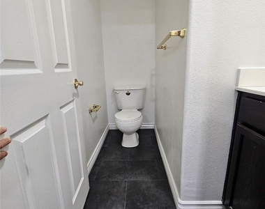 22027 Hawaiian Avenue - Photo Thumbnail 8