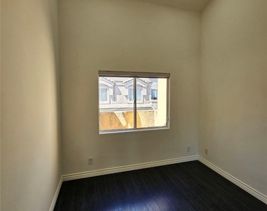 22027 Hawaiian Avenue - Photo Thumbnail 9