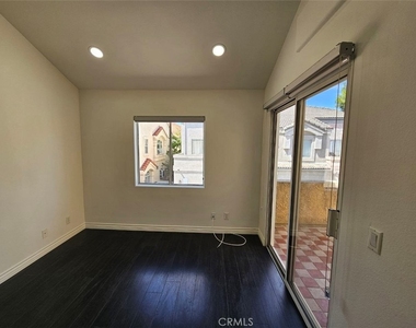 22027 Hawaiian Avenue - Photo Thumbnail 22
