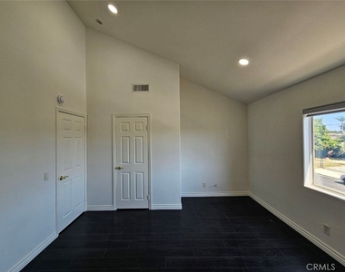 22027 Hawaiian Avenue - Photo Thumbnail 13