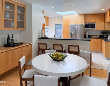 2107 Kress Street - Photo Thumbnail 5