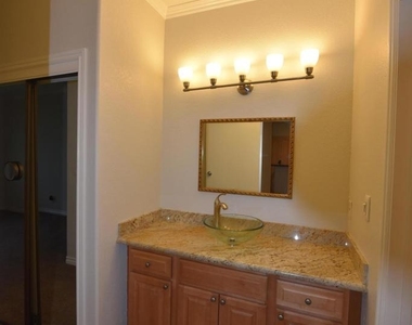 300 N El Molino Avenue - Photo Thumbnail 9