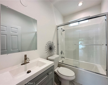 2418 Thorn Place - Photo Thumbnail 8