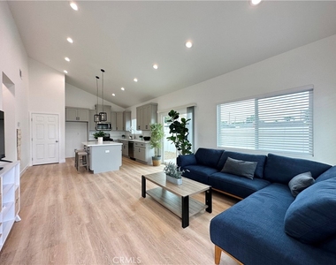 2418 Thorn Place - Photo Thumbnail 5