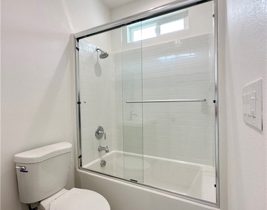 2418 Thorn Place - Photo Thumbnail 9