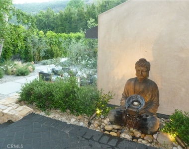 1094 Acanto Place - Photo Thumbnail 9
