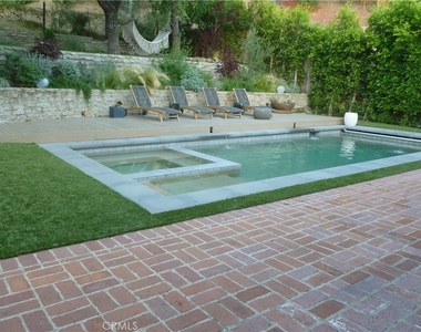 1094 Acanto Place - Photo Thumbnail 32
