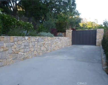 1094 Acanto Place - Photo Thumbnail 7
