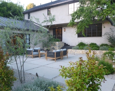 1094 Acanto Place - Photo Thumbnail 4