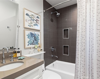 219 Diamond Avenue - Photo Thumbnail 14