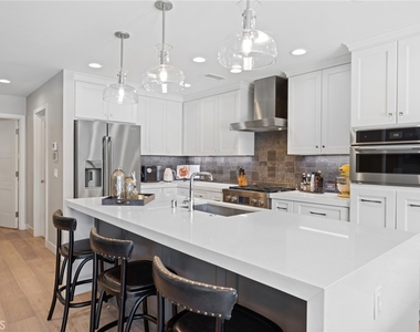 219 Diamond Avenue - Photo Thumbnail 7