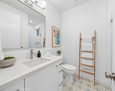376 Hamilton St - Photo Thumbnail 4