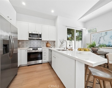 376 Hamilton St - Photo Thumbnail 6