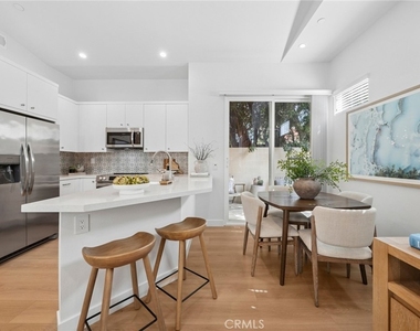 376 Hamilton St - Photo Thumbnail 5
