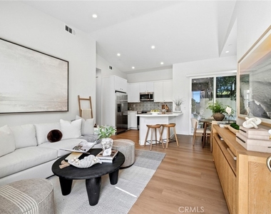 376 Hamilton St - Photo Thumbnail 3